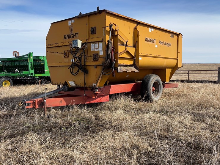 knight-reel-auger-feed-wagon-image-9