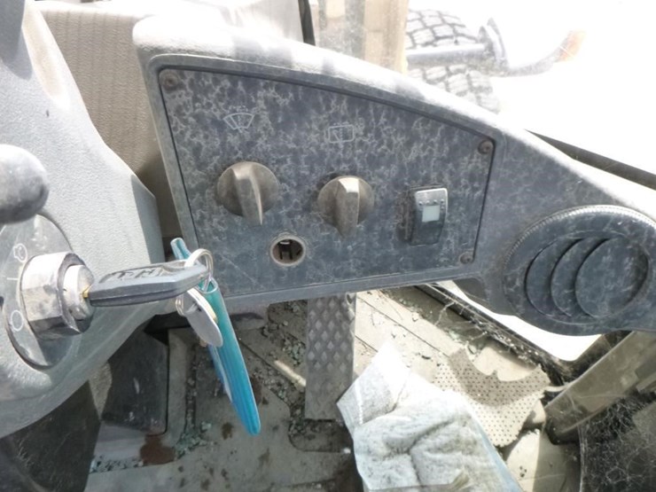 2004-caterpillar-924gz-image-16