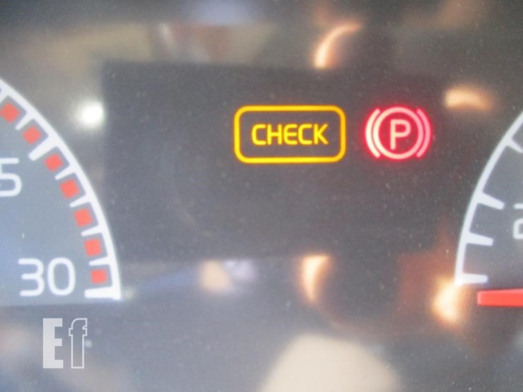 2015-volvo-10-image-14