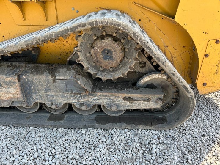 2019-deere-317g-image-19