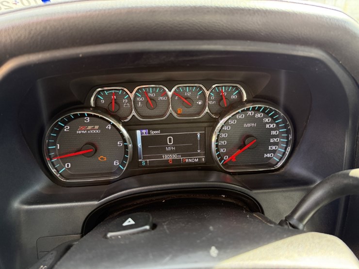 2015-chevrolet-silverado-2500hd-image-13