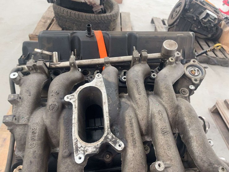 6.8-liter-v10-engine-assembly-for-core-use-image-6