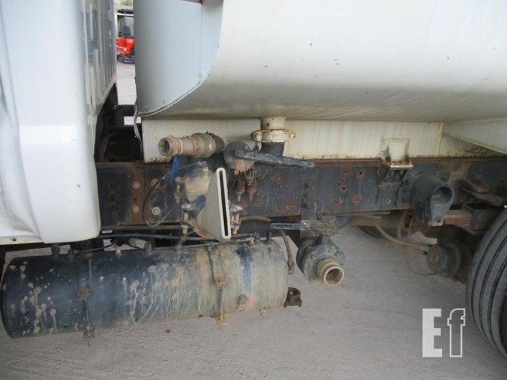 2001-ford-f750-image-16