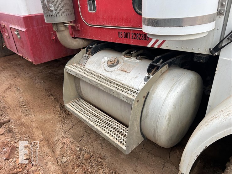 2004-peterbilt-357-image-5