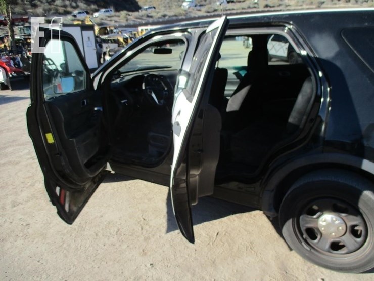 2015-ford-explorer-image-13