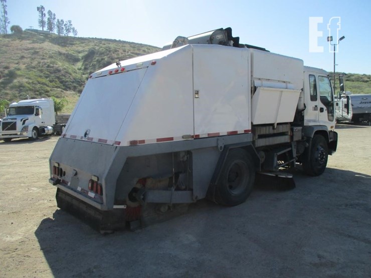 2004-gmc-t7500-image-3