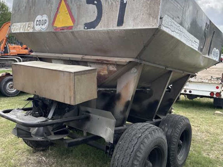 #118-•-tyler-5-ton-fertilizer-spreader-trailer-image-5