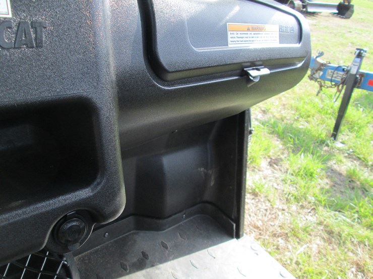 2011-caterpillar-550-image-22