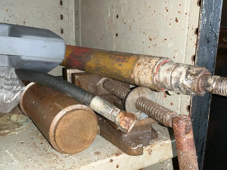 #231-•-parts-shelf-and-contents-image-38