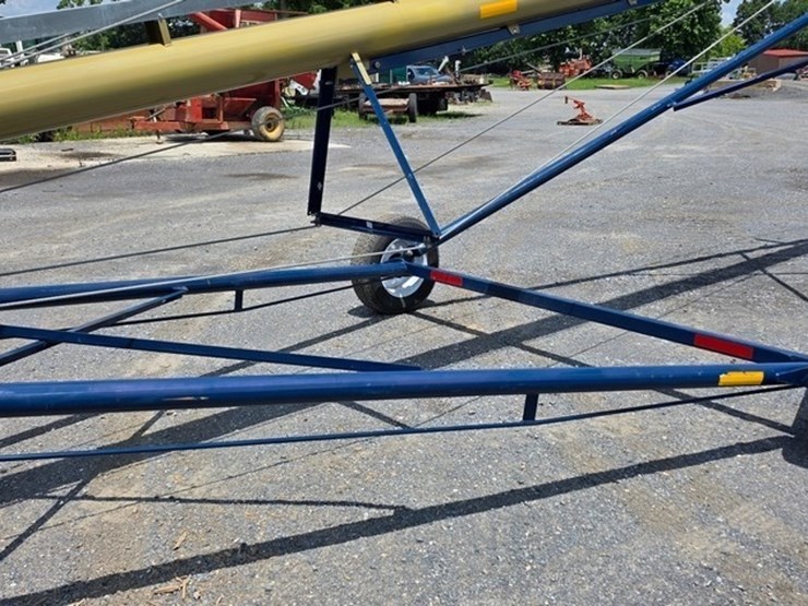 new-harvest-t862-8"x62'-transport-auger-image-15