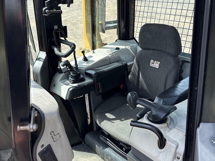 2015-caterpillar-d6n-lgp-image-19