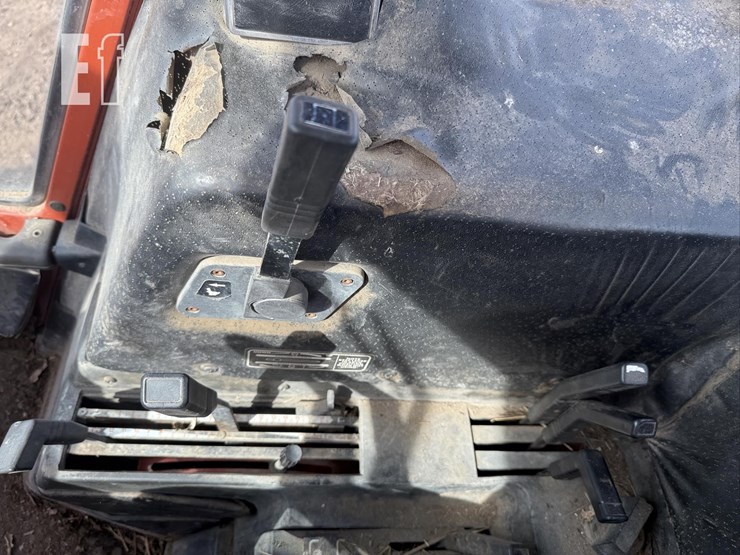 hesston-tractor-2805-image-34