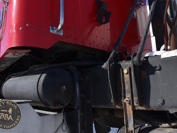 2005-peterbilt-385-image-14