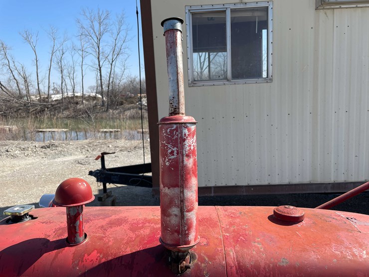 #5682-•-ih-cub-tractor-image-15