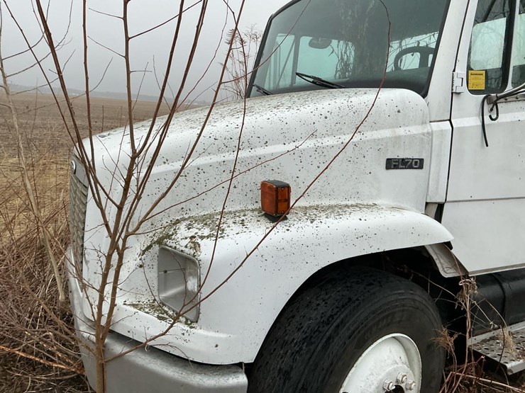 1995-freightliner-fl70-image-27