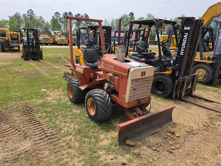 ditch-witch-2300-image-4