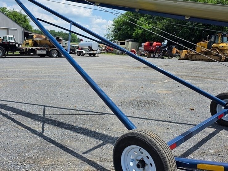 new-harvest-t862-8"x62'-transport-auger-image-30