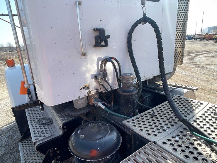 2004-kenworth-t800-image-32