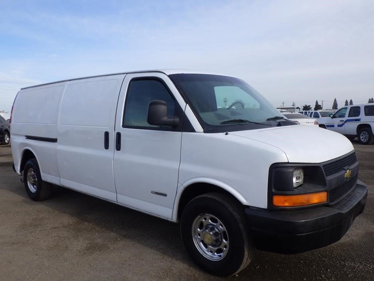 2005-chevrolet-express-2500-image-2