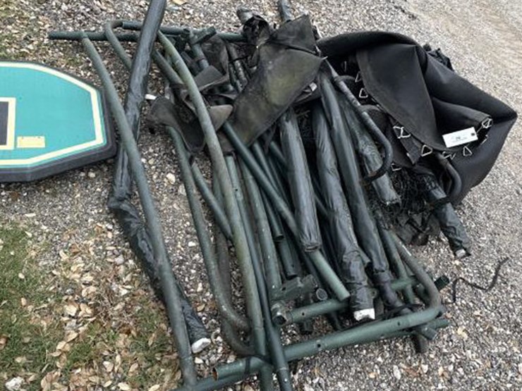 #83-•-trampoline-with-net-and-basketball-hoop-image-3