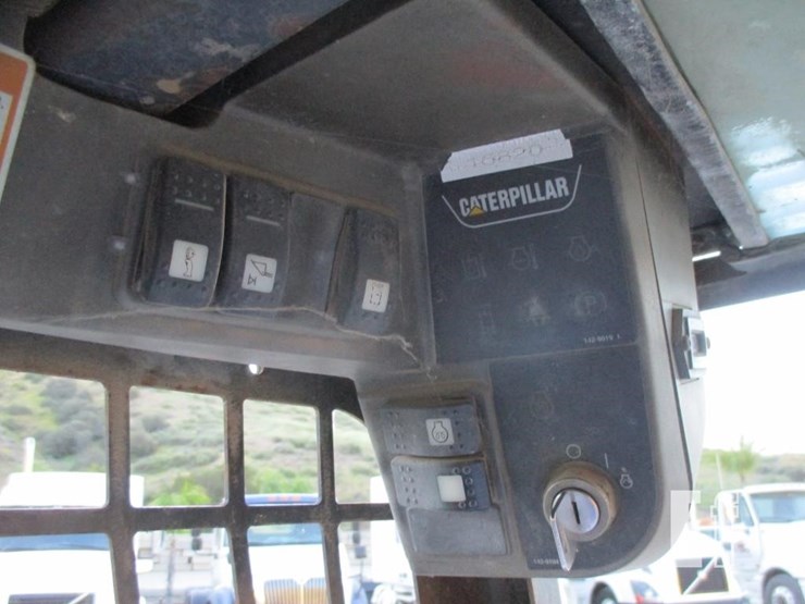 2002-caterpillar-246d-image-13