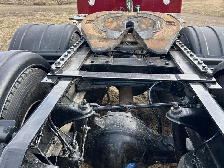 2025-kenworth-w900-image-48