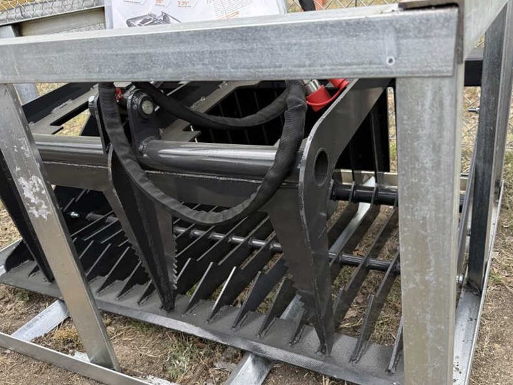 #40-•-mini-skid-steer-rock-grapple-bucket-image-1