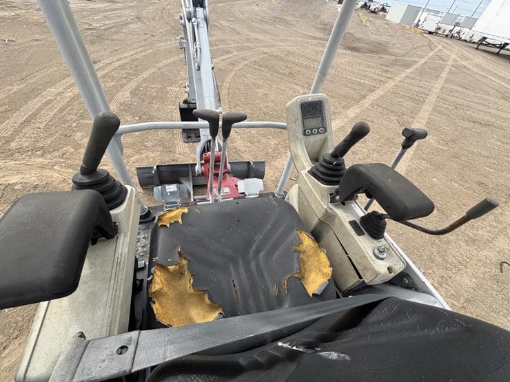 takeuchi-tb216-image-28