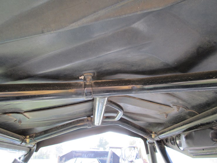 2011-caterpillar-550-image-18