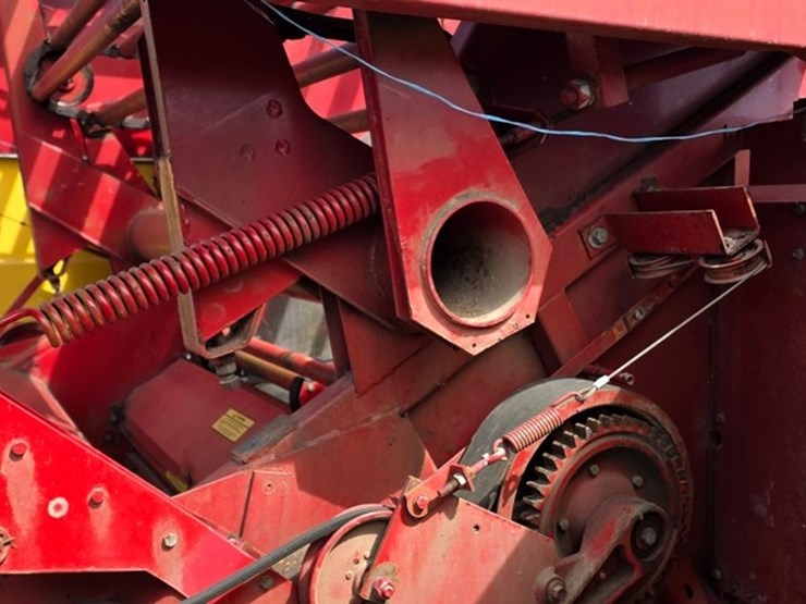 new-holland-853-image-25