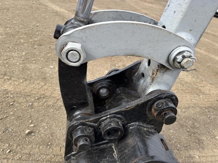 takeuchi-tb216-image-14