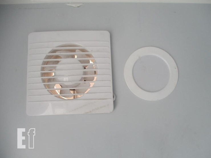 47"-x-86"-x-85"-double-stall-bathroom-image-13