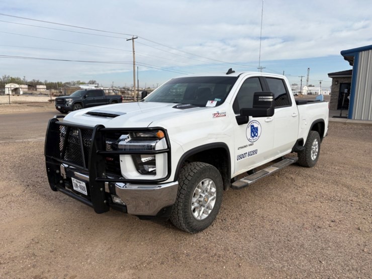 2022-chevrolet-silverado-2500hd-image-1