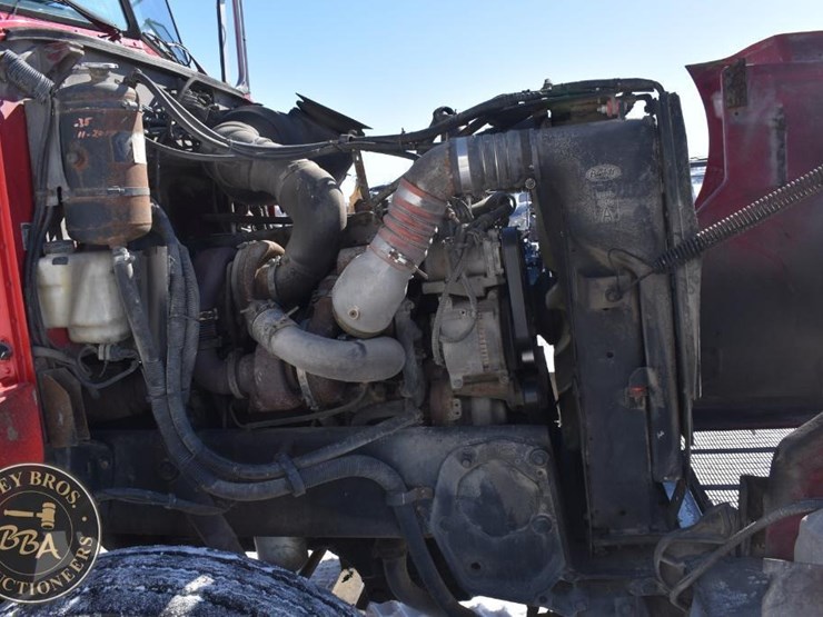 2005-peterbilt-385-image-23