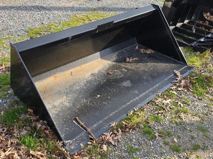 new-swict-60"-skidloader-bucket-image-4