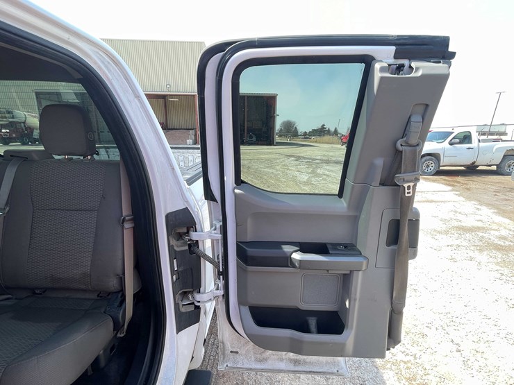 #5673-•-2015-f150-xlt-4x4-extended-cab-(has-wi-title)-image-52