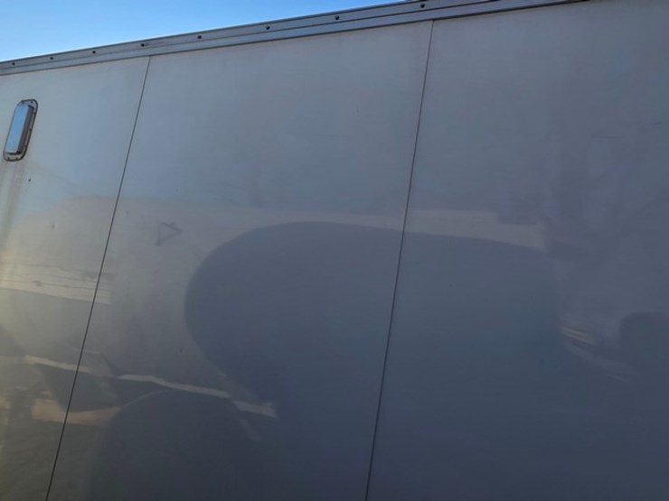 2013-united-trailer-2-axle-20'-box-trailer-(title)-image-10