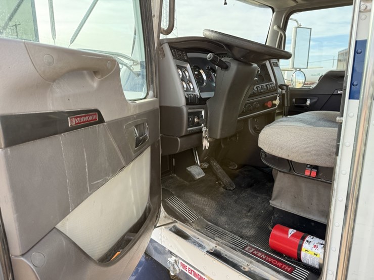 2008-kenworth-t800-image-11