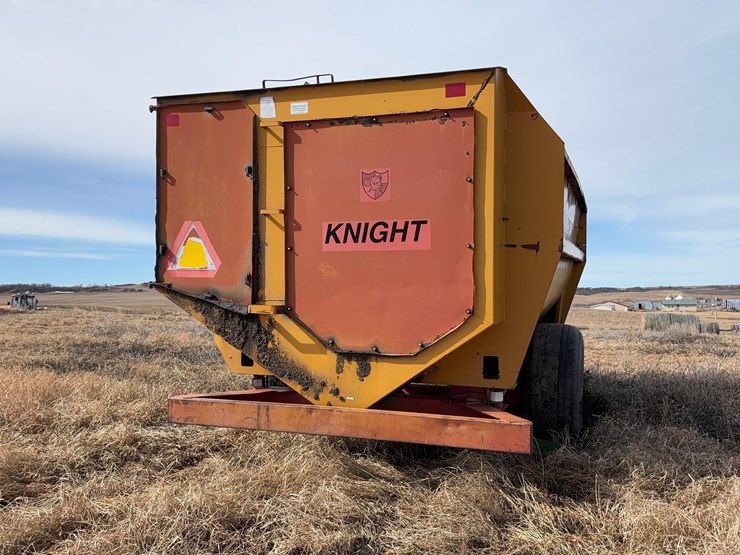 knight-reel-auger-feed-wagon-image-11