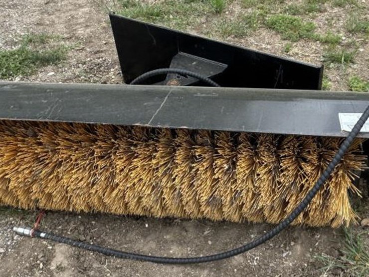 #107-•-used-skid-steer-sweeper---giyi-brand-image-1