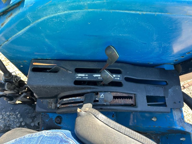 new-holland-5640-image-27