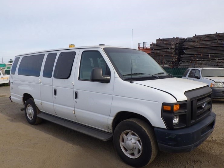 2009-ford-econoline-350-image-2