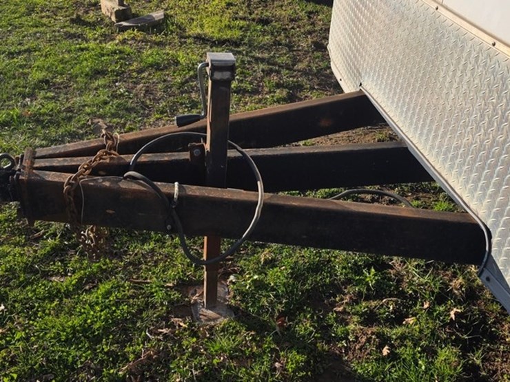 2013-united-trailer-2-axle-20'-box-trailer-(title)-image-6