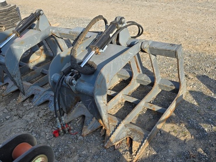 84"-double-skidloader-grapple-image-3