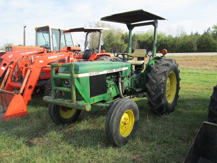 john-deere-2240-image-1