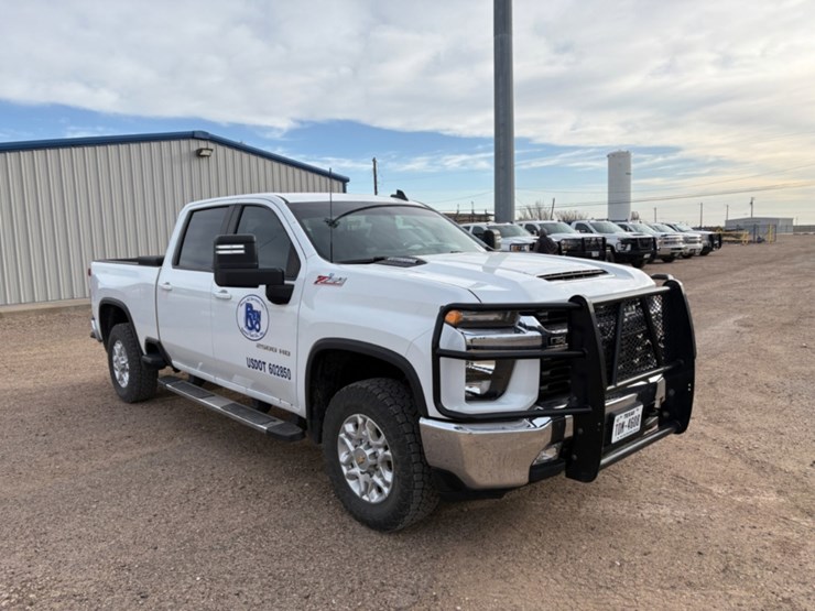 2022-chevrolet-silverado-2500hd-image-2