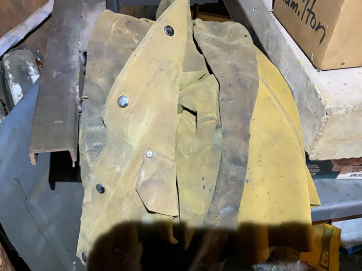 #270-•-shelf-with-welding-supplies-image-8