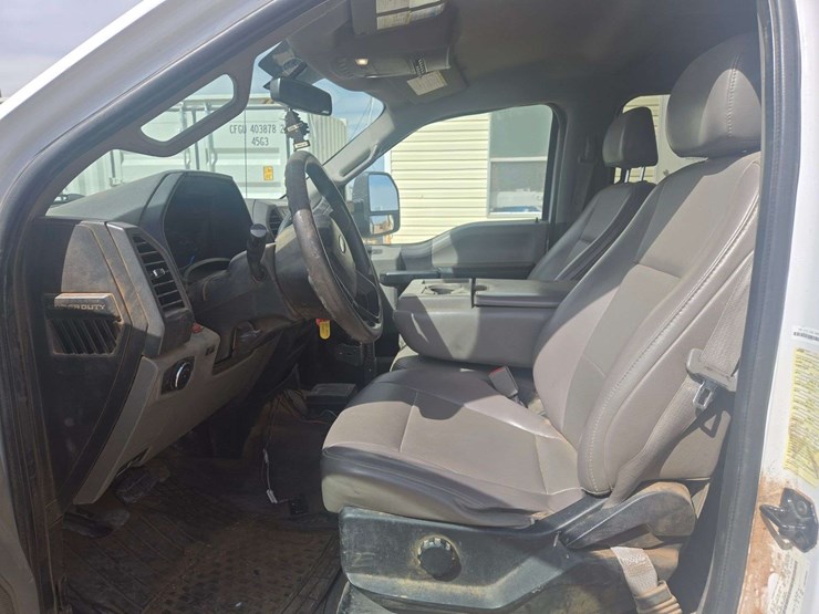 2018-ford-f350-image-15