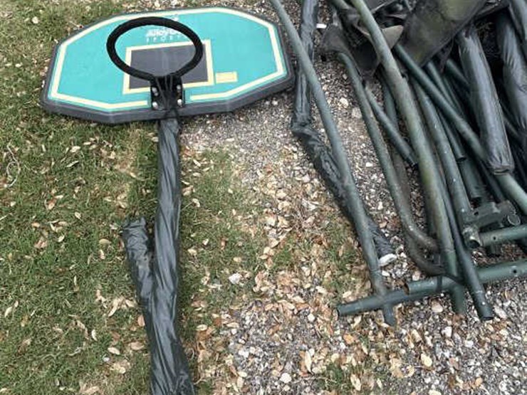 #83-•-trampoline-with-net-and-basketball-hoop-image-2