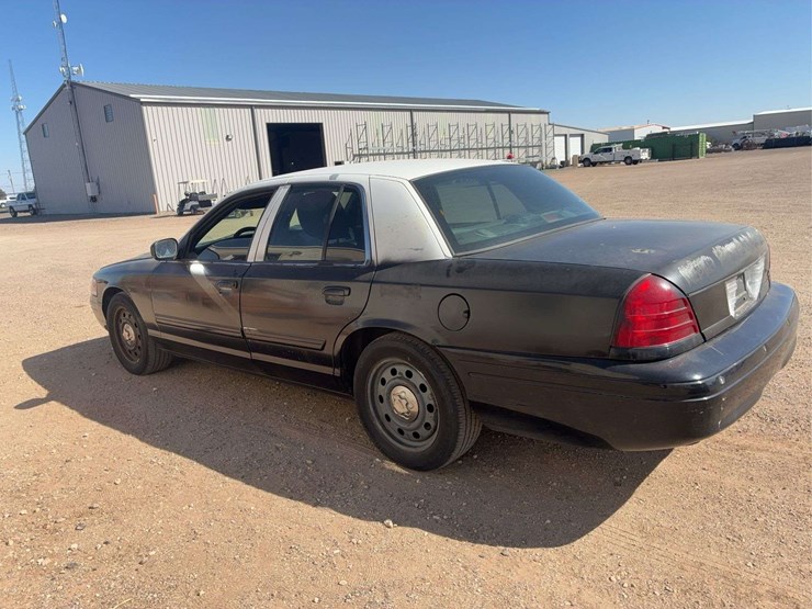 2011-ford-crown-victoria-lx-police-/-sedan-4d-image-3